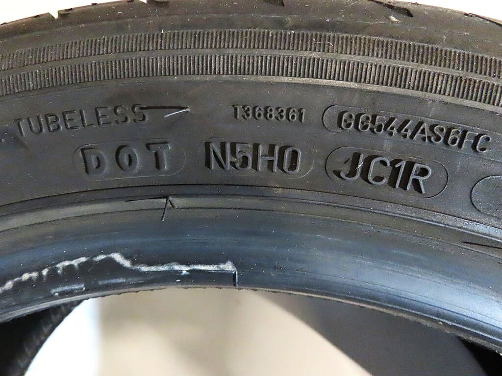 3 Räder Goodyear Eagle