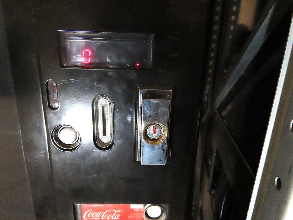 Getränkeautomat SandenVendo Europe SVE 550.