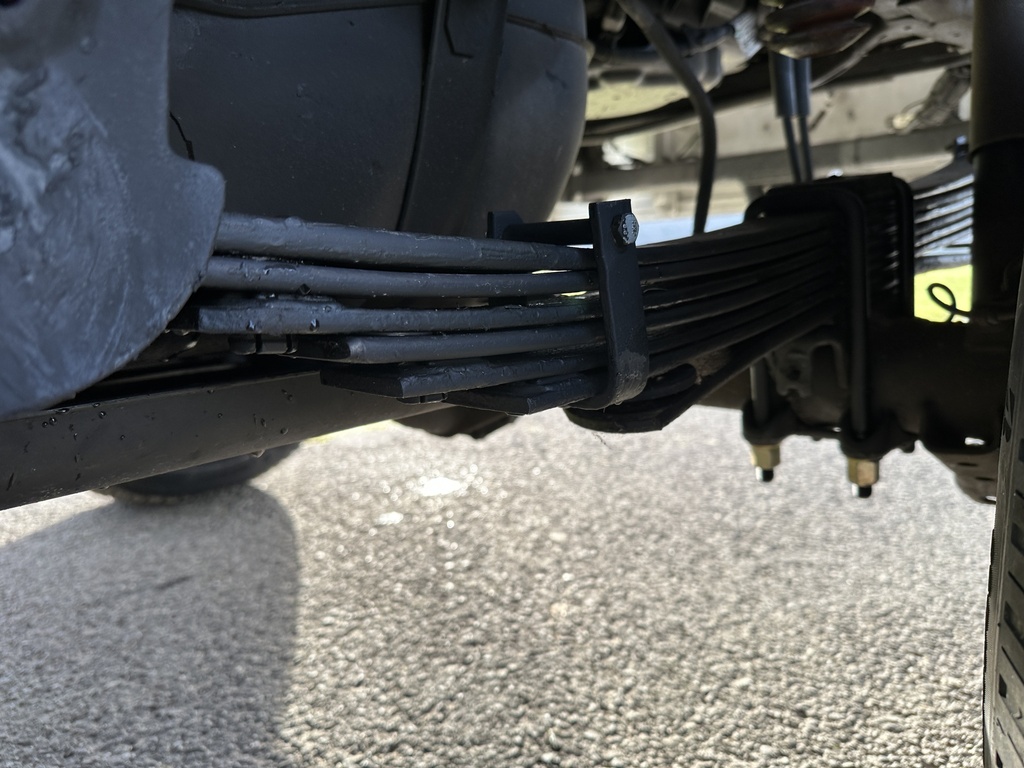 Auflastung VW Amarok, Ford Ranger ab23 Achslast 2: 2'300 kg (Zusatz-Blattfedern)