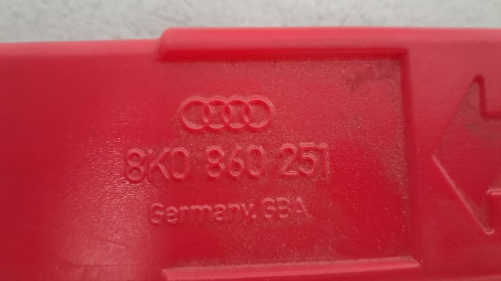 originales Audi-Warndreieck (8K0860251)