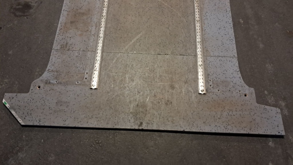 Bodenplatte T5/T6 mit 1 Schiebetüre und Airlinieschiene (2-teilig)