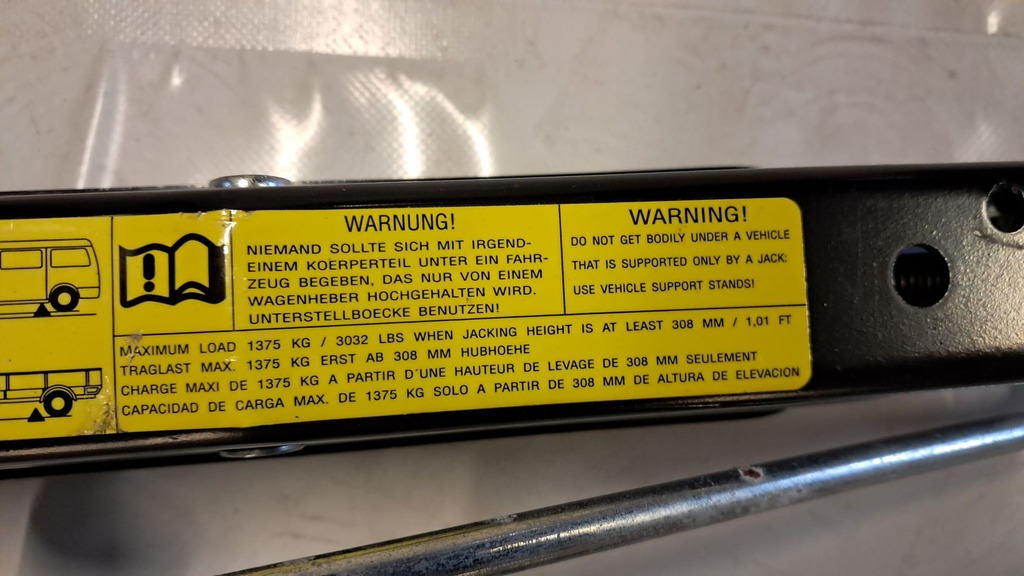 Wagenheber Pannenset Bordwerkzeug VW T5/T6 Transporter 7E8 011 031