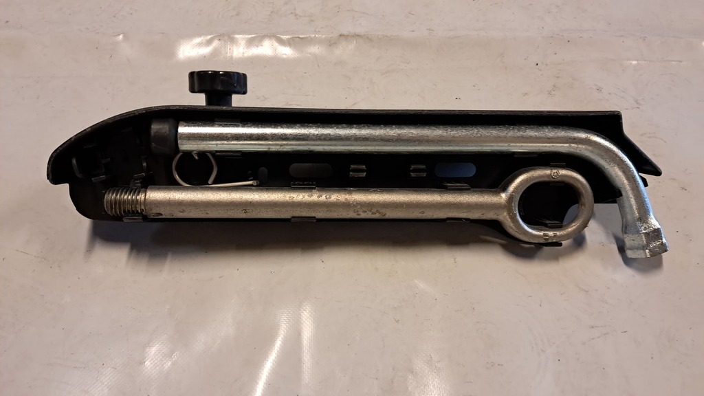 Wagenheber Pannenset Bordwerkzeug VW T5/T6 Transporter 7E8 011 031