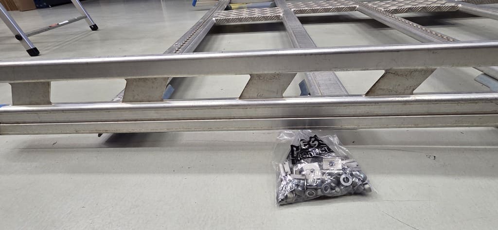 Dachträger inkl. Schrauben für Renault Traffic