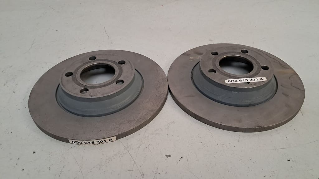 2 originale Bremsscheiben (8D0615301A) VW Passat