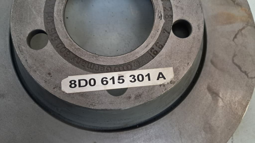 2 originale Bremsscheiben (8D0615301A) VW Passat
