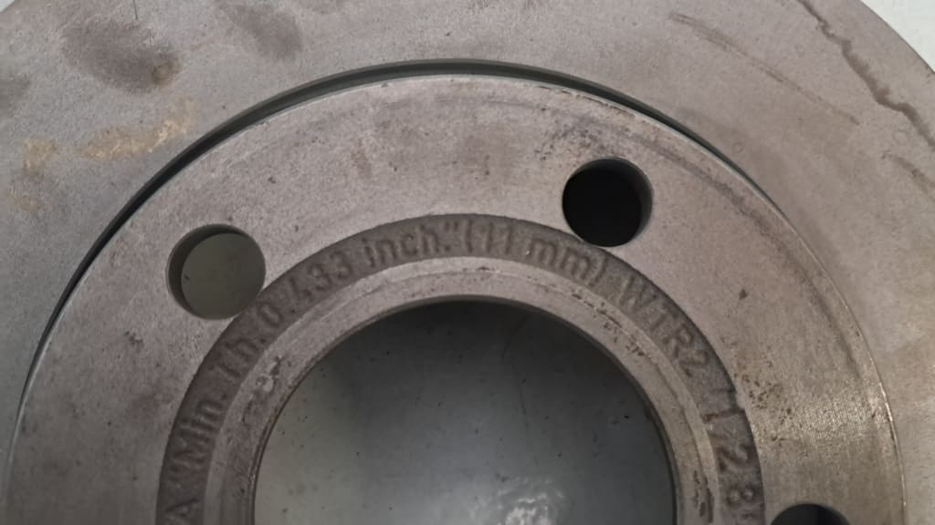 2 originale Bremsscheiben (8D0615301A) VW Passat