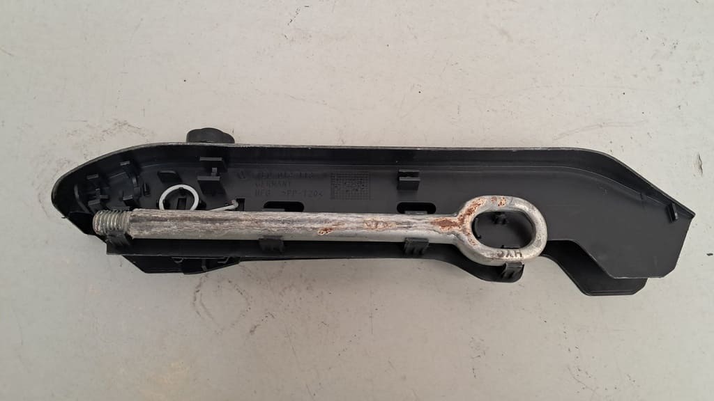 Bordwerkzeug Pannenset mit Abschleppöse Abschlepphaken für VW T5/T6