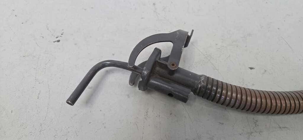 Militär Ausgussstutzen zu Treibstoffkanister Schweizer Armee