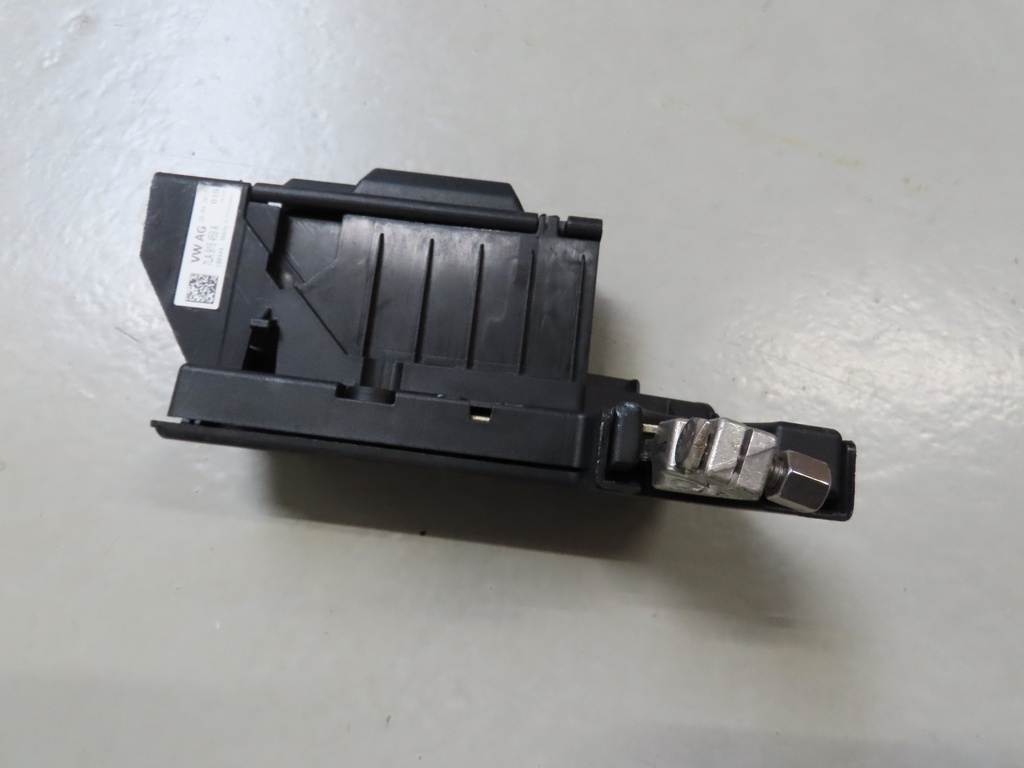 VW T6 Batteriepol mit Sicherungen