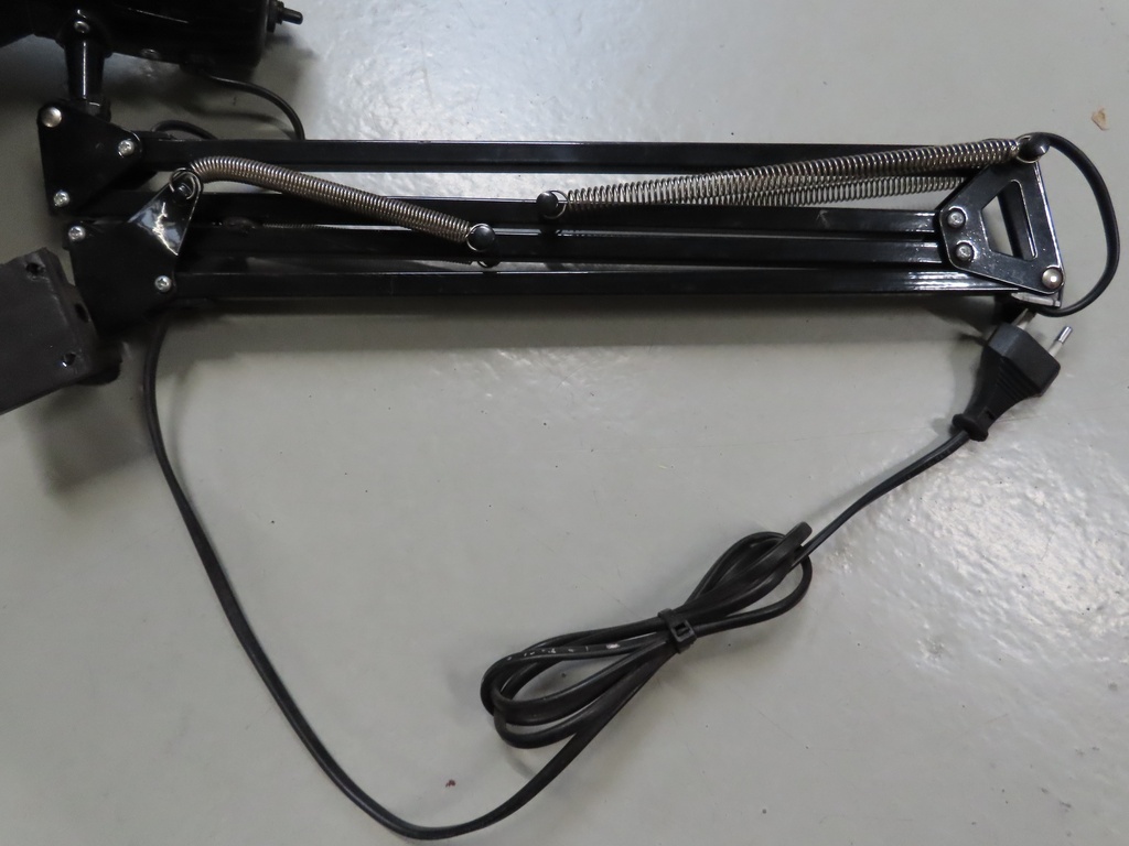 Tischlampe mit Gelenkarm
