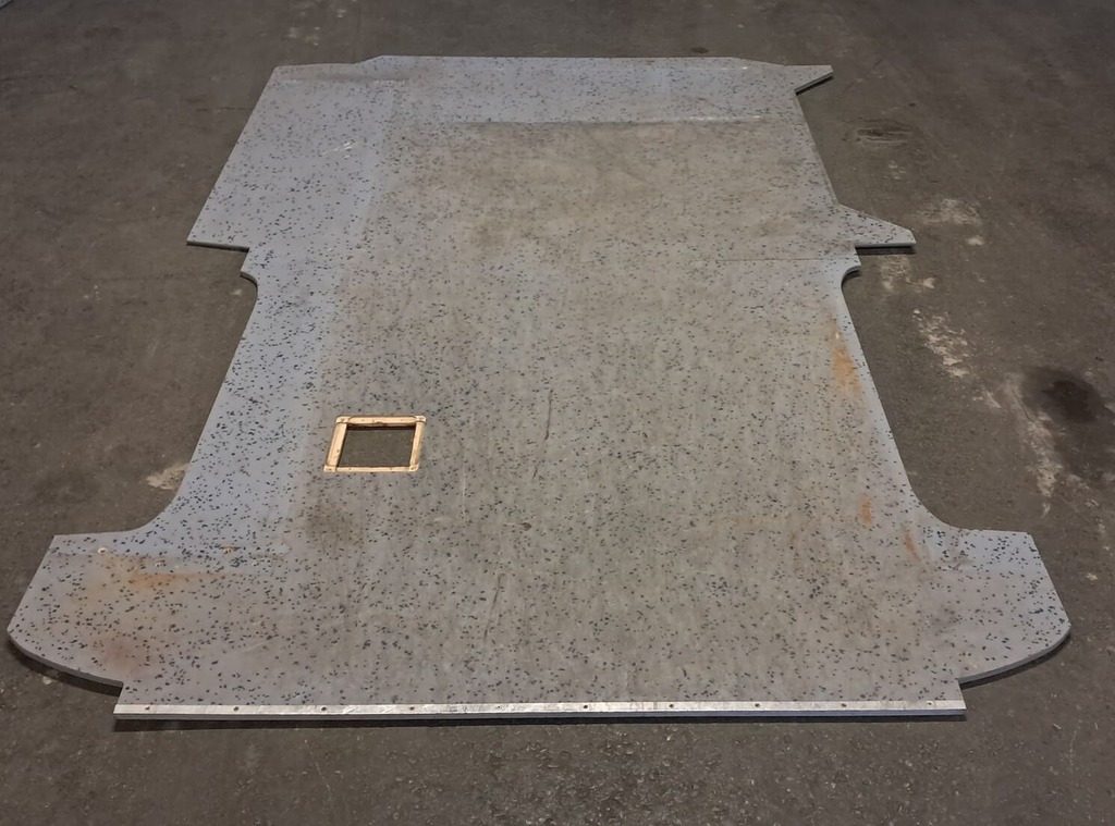 Bodenplatte VW T5/T6 mit 1 Schiebetüre inkl. Loch (1-teilig)-Occasion