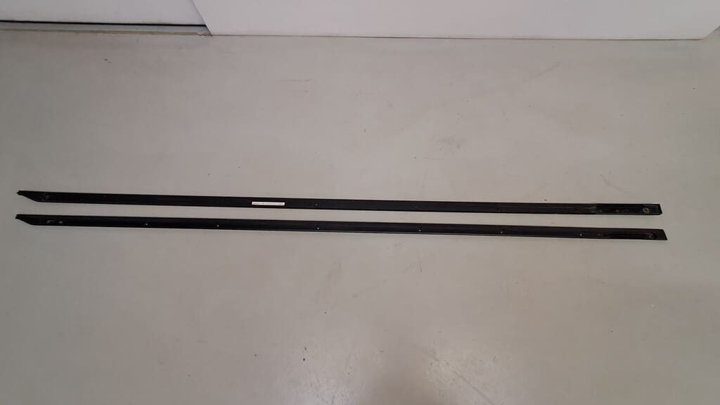 C-Schiene links /rechts für Dachträger kurzer Radstand VW T5/T6 mit Endkappen