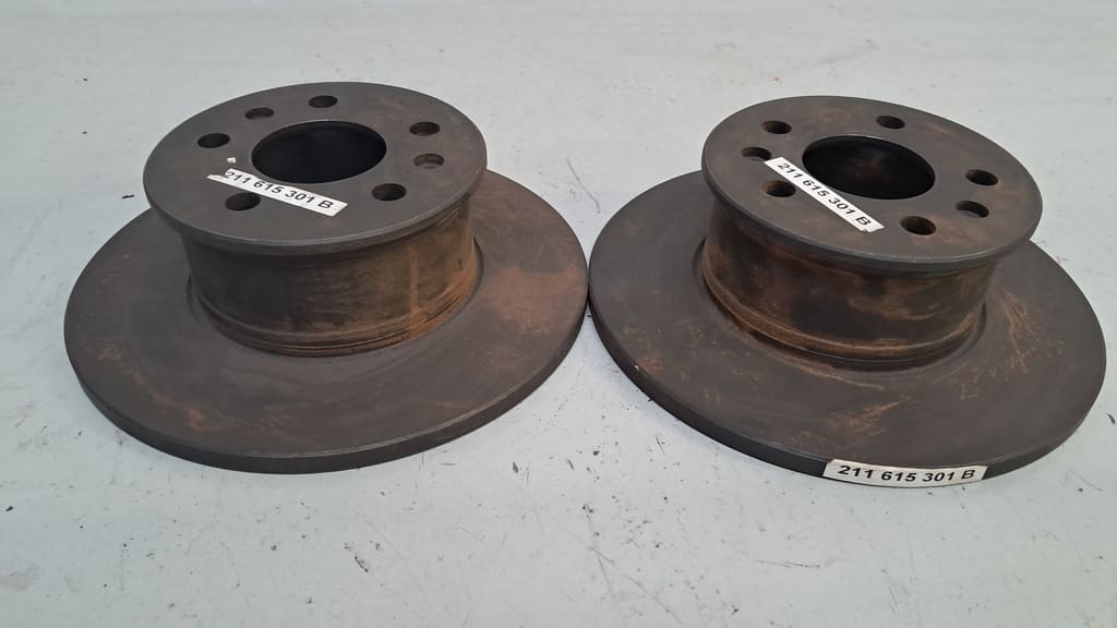 2 originale Bremsscheiben (211615301B) für VW T2 Bus / Fahrgestell / Kasten-Occasion