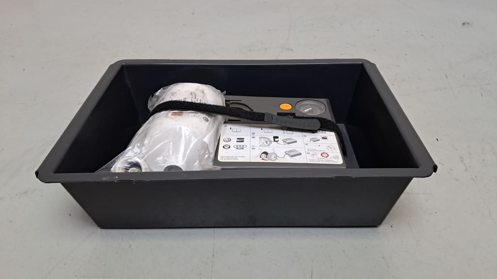 Reifenpannenset inkl. Aufbewahrungsbox (unter Fahrersitz)-Occasion