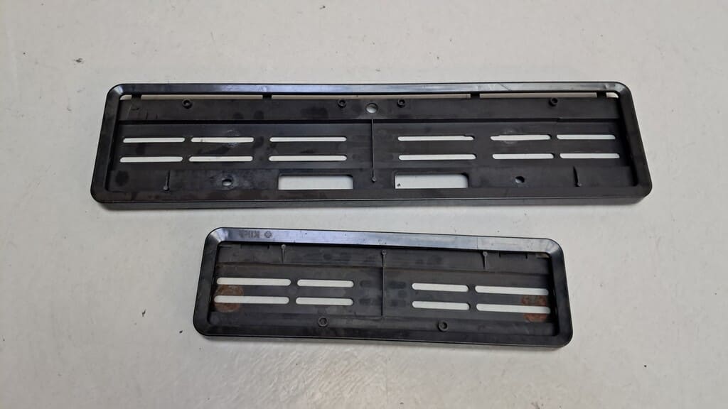 Kennzeichenhalter-Set Swissklick in schwarz-Occasion